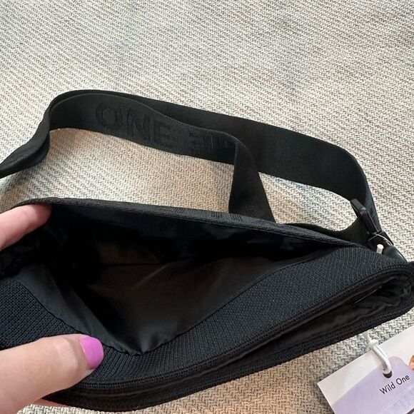 Wild One Dog Treat Pouch Purse Belt Bag Crossbody NWT Black Gift - Picture 3 of 9